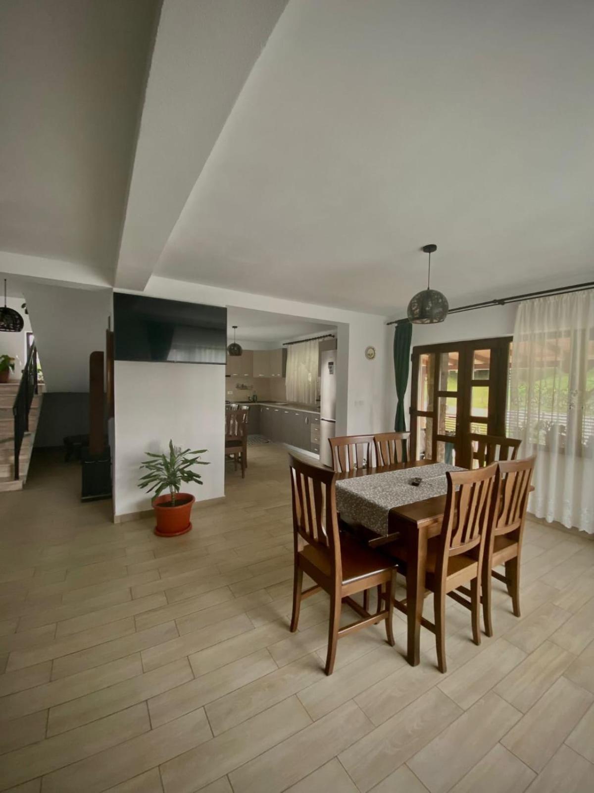 Casa Alex Hotel Curtea de Argeş Buitenkant foto
