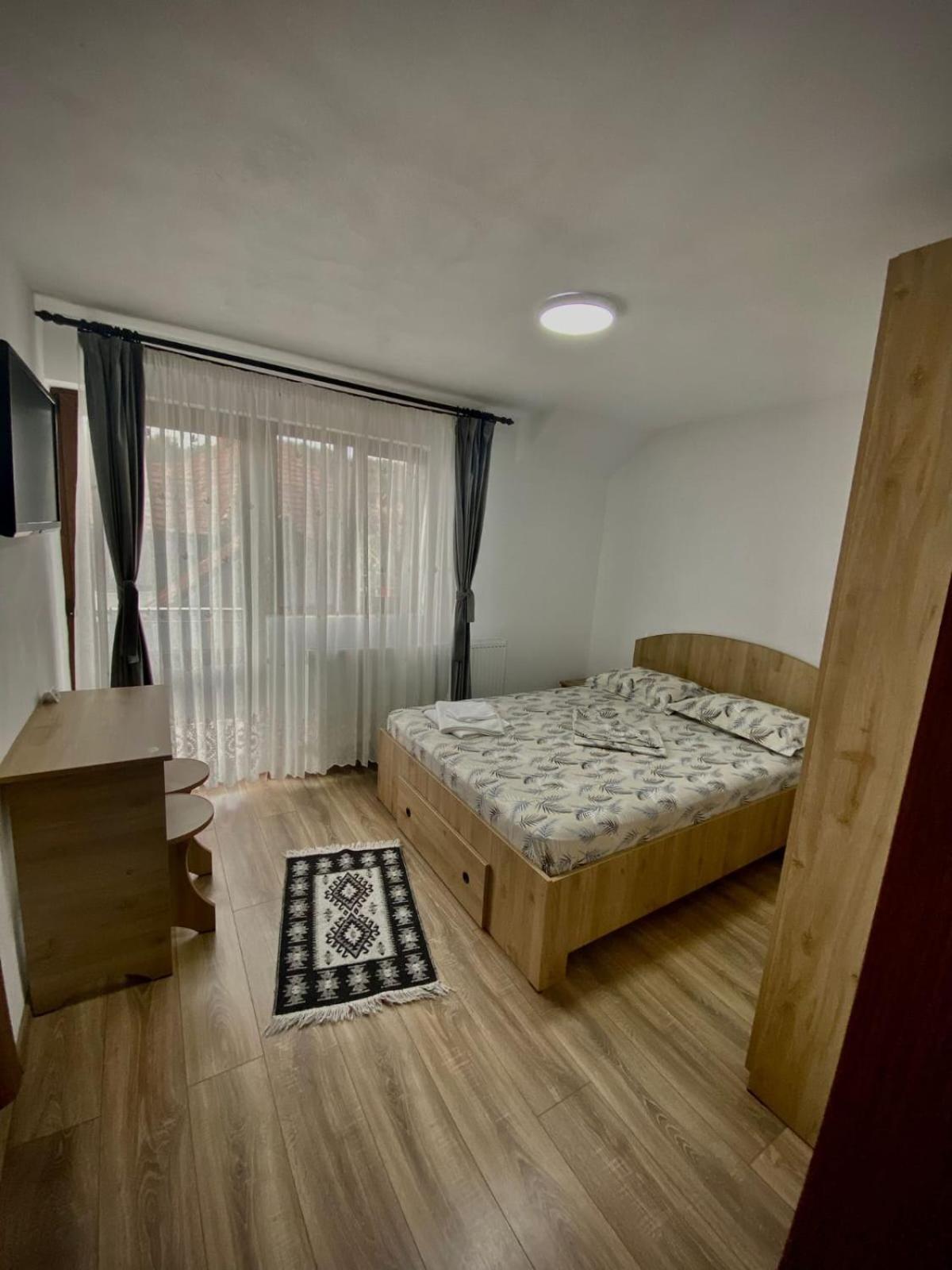 Casa Alex Hotel Curtea de Argeş Buitenkant foto