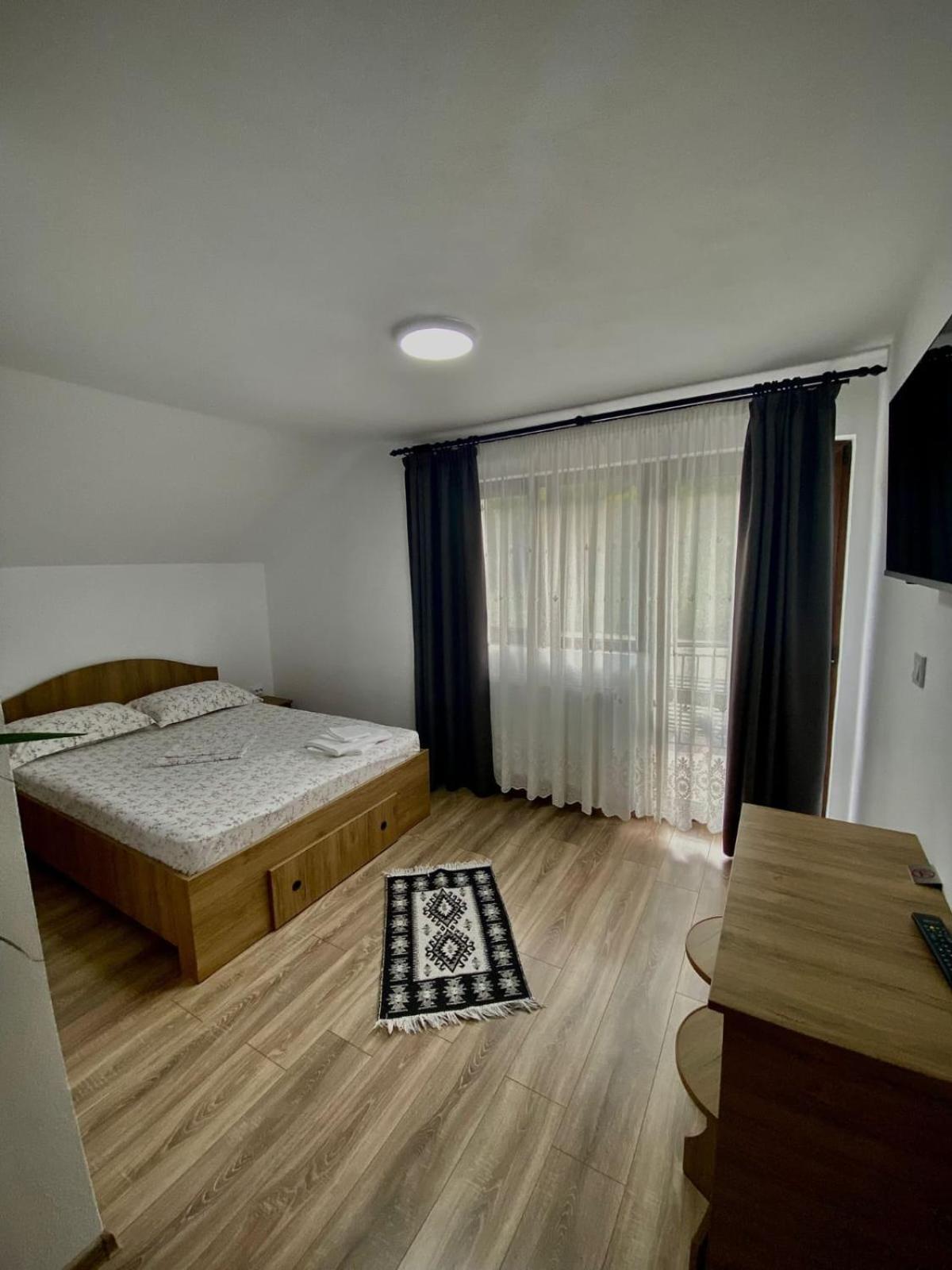 Casa Alex Hotel Curtea de Argeş Buitenkant foto