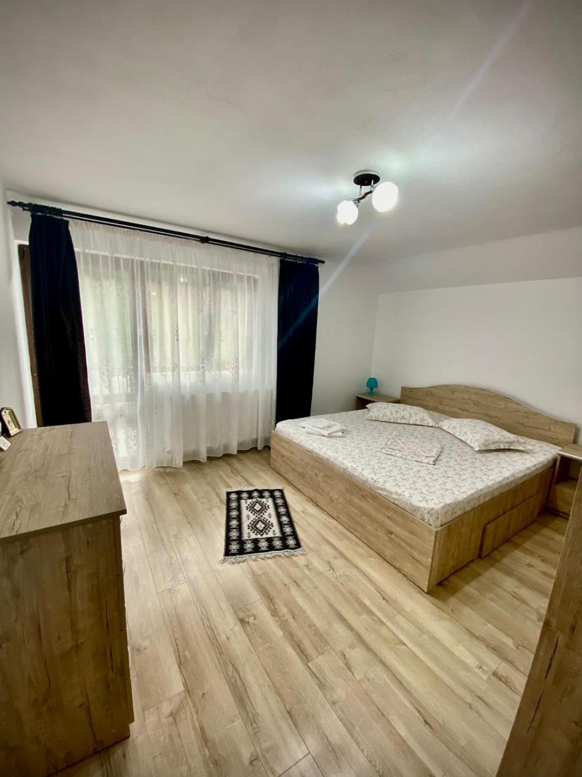 Casa Alex Hotel Curtea de Argeş Buitenkant foto